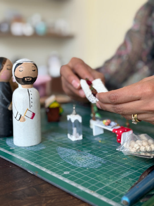 Hope Inside a Frame – Miniature Workshop by KclayMade (11/10/2025, 12:00 PM – 2:30 PM)